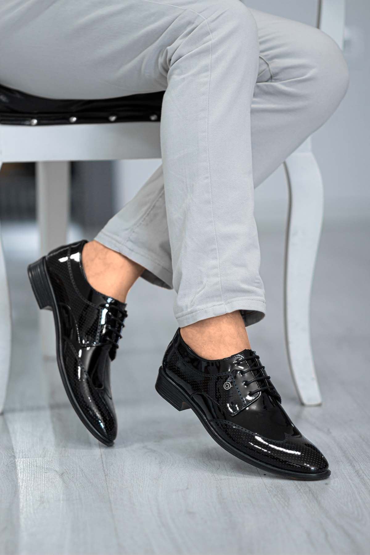 Gizli Topuklu Siyah Delikli Rugan Erkek Klasik Ayakkabı MYY149