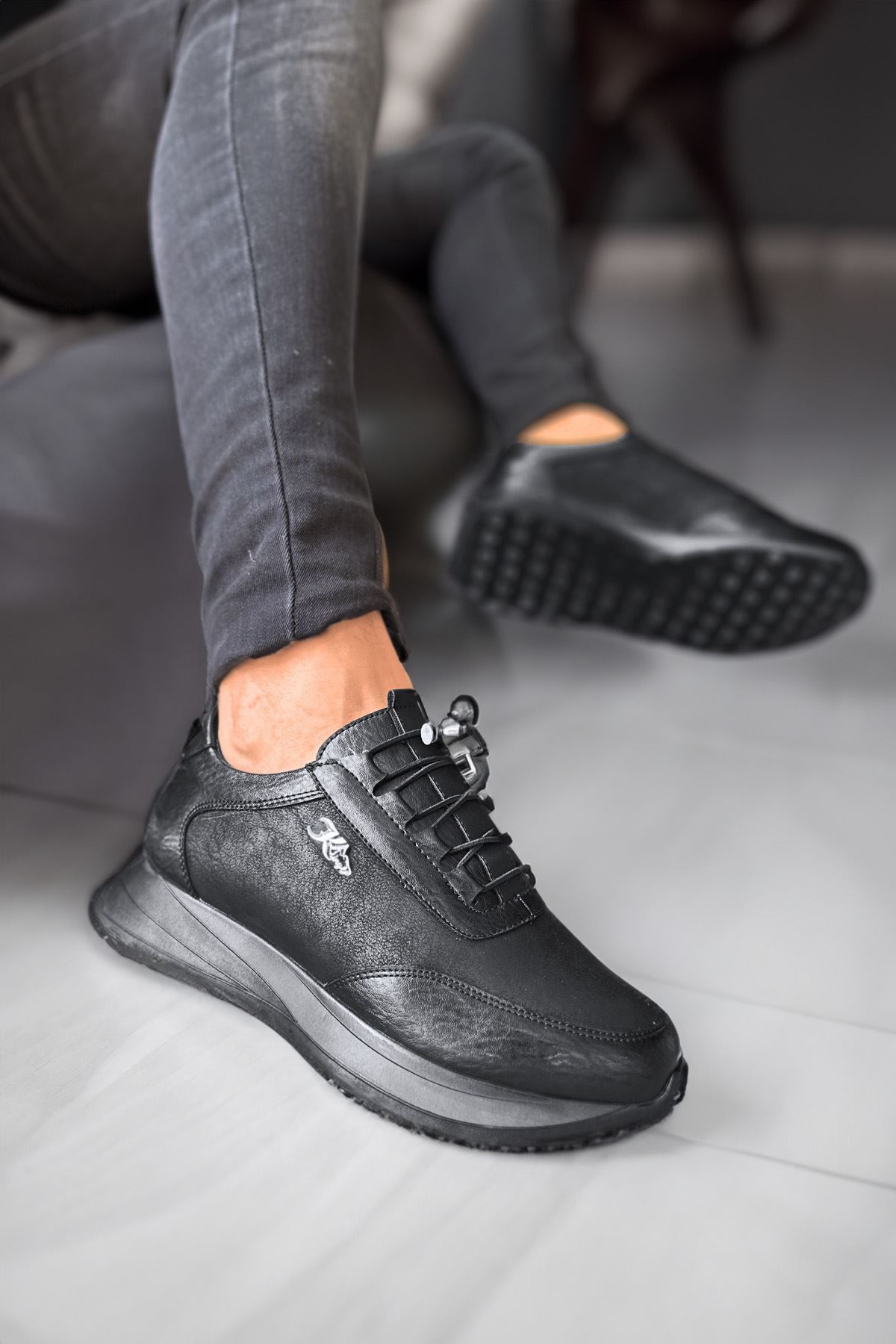 Boy Uzatan Ayakkabı Gizli Topuklu Siyah Franco Lastikli Armalı Erkek Spor Ayakkabı MYY446